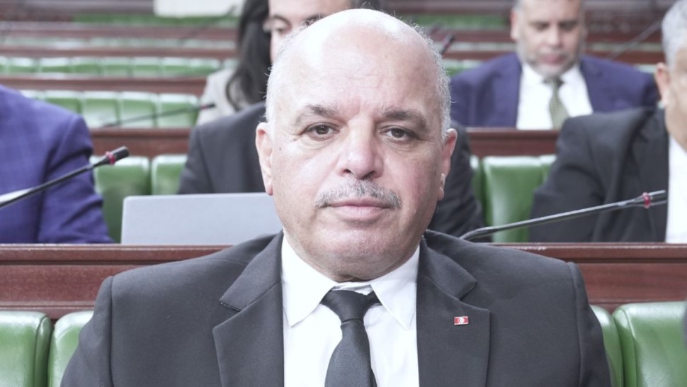وزير النقل: تونس ستنشر غدا طلب عروض لشراء 40 عربة مترو خفيف